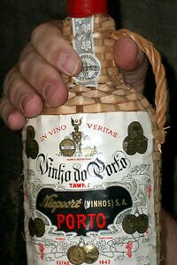 An old Niepoort in hand